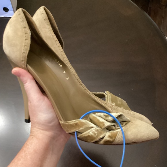 Gucci Beige Suede and Velvet Bow D’Orsay Pumps, Size 9B. - Picture 12 of 15